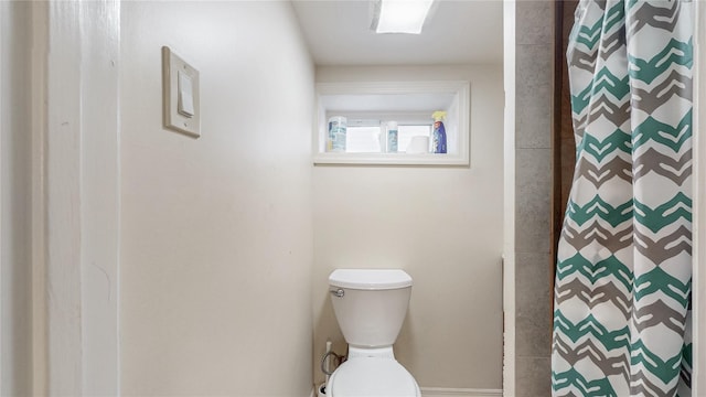 105 Pilgrim Pl, Valley Stream, NY 11580 - bathroom featuring a shower with shower curtain and toilet