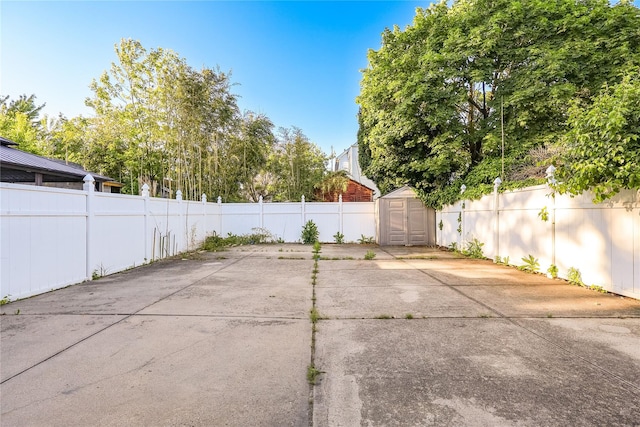 105 Pilgrim Pl, Valley Stream, NY 11580 - fenced backyard with a patio