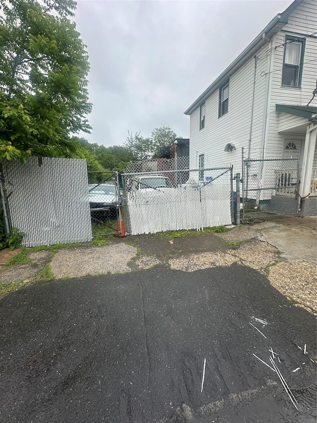 2 Barker St, Staten Island, NY 10306