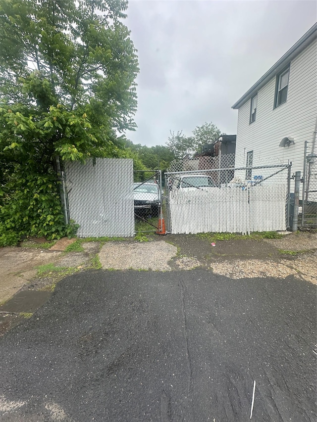 2 Barker St, Staten Island, NY 10306