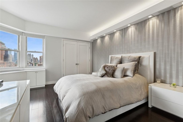 205 E 63rd St Phe, Phe New York Manhattan, NY 10065 - bedroom with baseboards, dark wood-style flooring, and recessed lighting