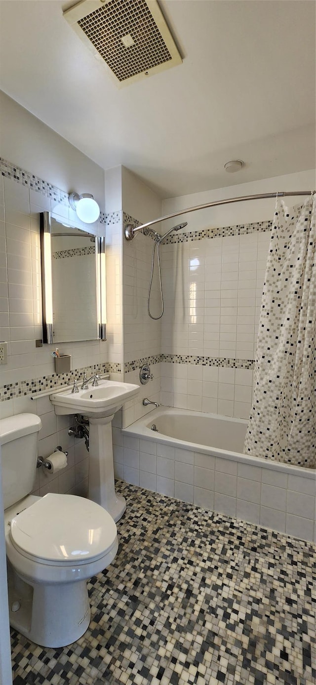 355 Kings Hwy Unit 5C, Brooklyn, NY 11223 - bathroom with toilet, tiled shower / bath combo, tile walls, tasteful backsplash, and a sink