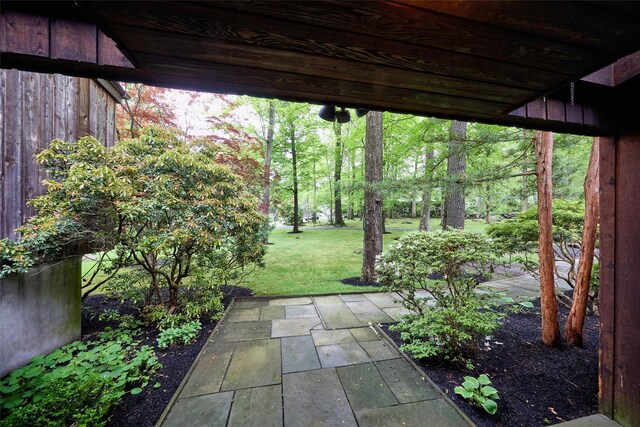 31 Greenlawn Rd, Katonah, NY 10536 - view of patio / terrace