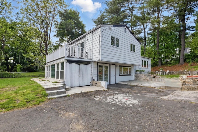 1 Renee Gate St, Cortlandt Manor, NY 10567 - view of front of home with a patio area and a balcony