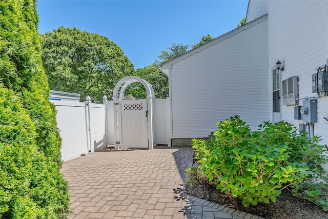 4 Pak Ct, East Setauket, NY 11733 - gate with a patio