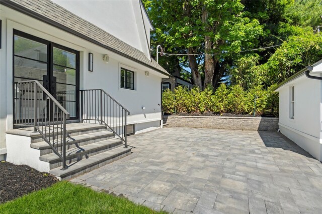 2 Henry St, Great Neck, NY 11023 - view of patio
