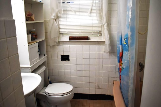 465 18th St, West Babylon, NY 11704 - bathroom featuring tile walls, a shower with curtain, and toilet