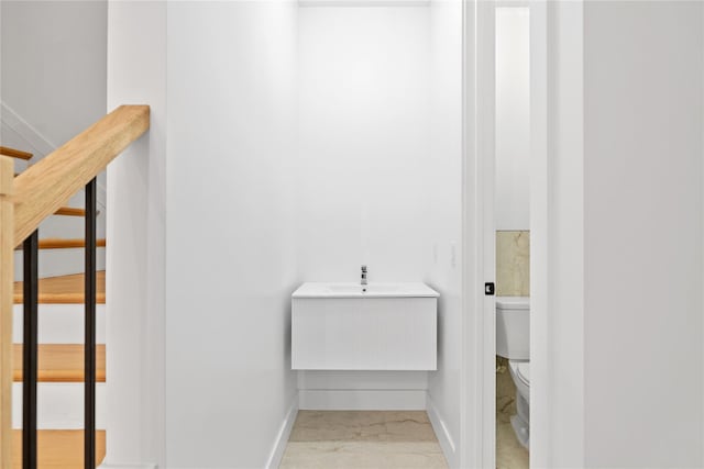 29 Calvert Dr Unit 211, Monsey, NY 10952 - bathroom featuring toilet, baseboards, and a sink