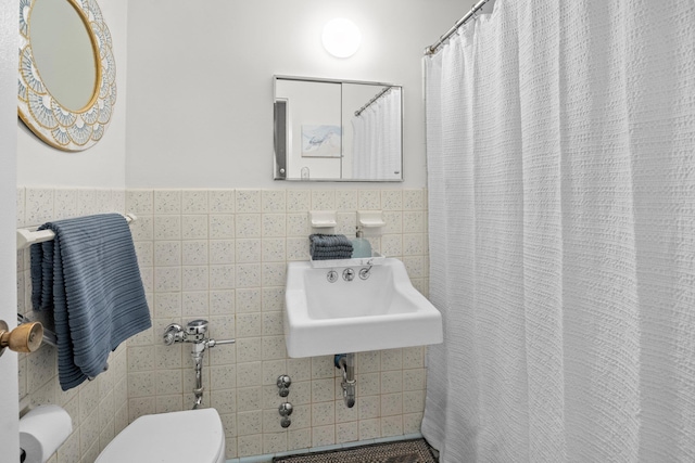 642 Locust St Unit 3K, Mount Vernon, NY 10552 - full bath featuring tile walls, a wainscoted wall, toilet, a sink, and curtained shower