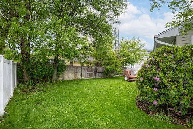 29 Newmarket Rd, Syosset, NY 11791 - view of yard with a wooden deck