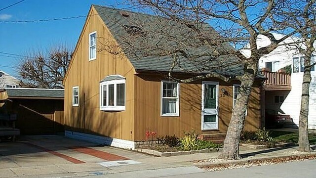23 Garden City Ave, Point Lookout, NY 11569 - photo 4