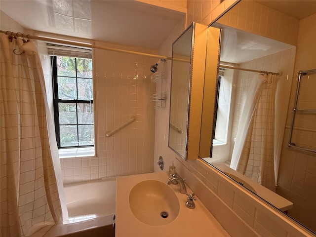 198 Garth Rd Unit 1D, Scarsdale, NY 10583 - full bath featuring shower / tub combo with curtain and vanity