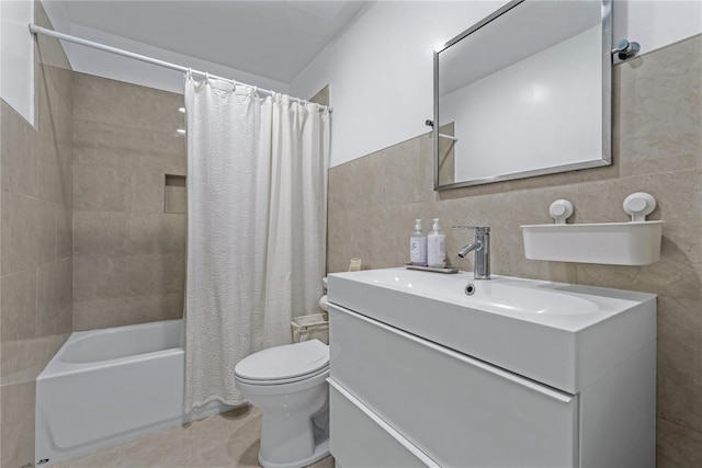 291 Starling Ct, Manhasset, NY 11030 - full bath with tile walls, toilet, vanity, and shower / tub combo