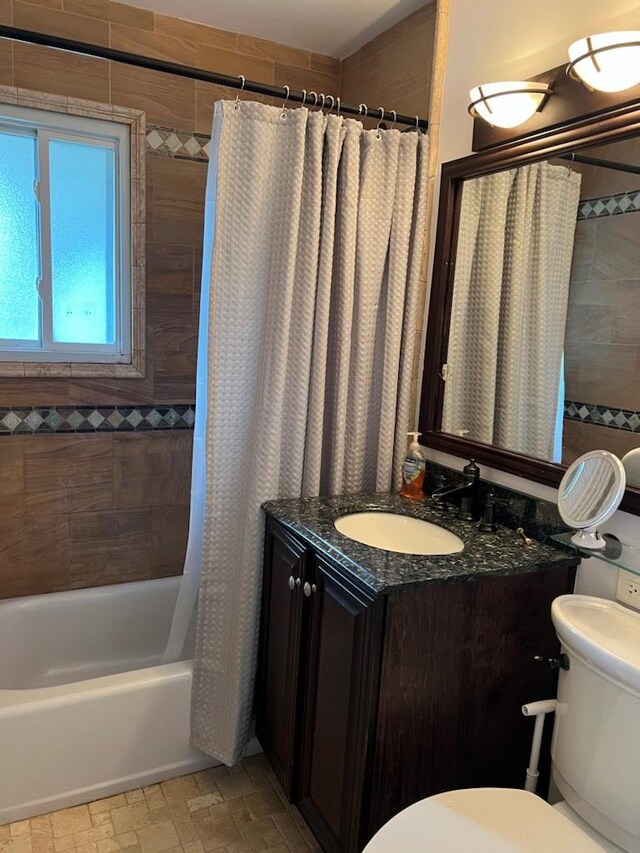 274 Edmunton Dr Unit K8, North Babylon, NY 11703 - bathroom featuring toilet, vanity, and shower / bathtub combination with curtain