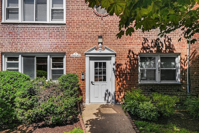 4 Leewood Cir Unit 4L, Eastchester, NY 10709 - entrance to property with brick siding