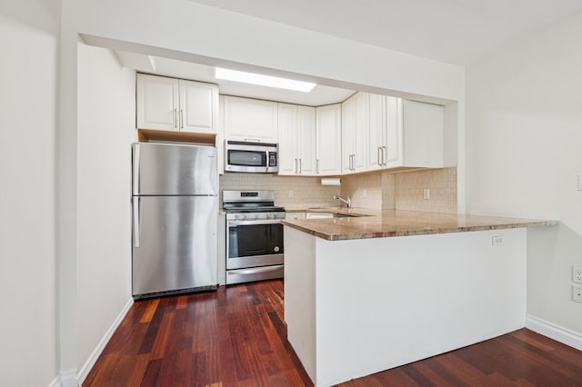 71-19 162nd St Unit 4E, Fresh Meadows, NY 11365 - kitchen with stainless steel appliances, a peninsula, dark wood finished floors, backsplash, and white cabinetry