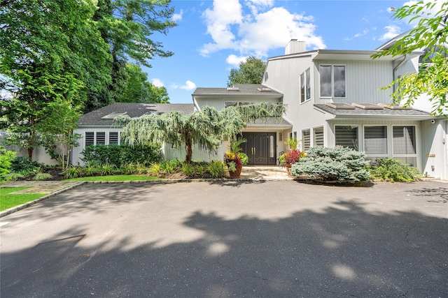 2 Field Ln, Roslyn Heights, NY 11577 - view of front of home featuring a chimney
