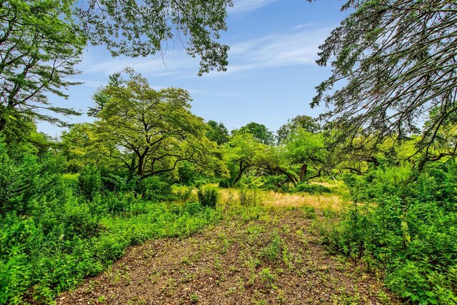 168 Hegemans Ln, Old Brookville, NY 11545