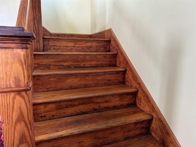39 Crescent Pl, Middletown, NY 10940 - view of stairway