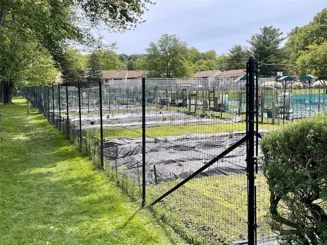 6DEVONCOURT Devon Unit B, Yorktown Heights, NY 10598 - view of gate