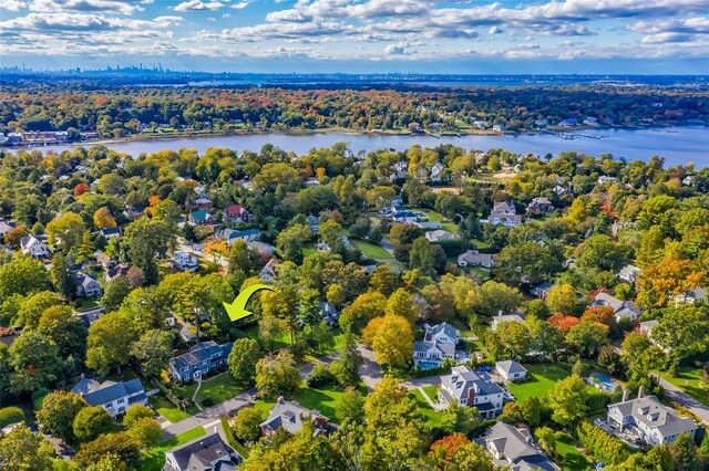 28 Valley Rd, Manhasset, NY 11030 - aerial view of residential area with a large body of water