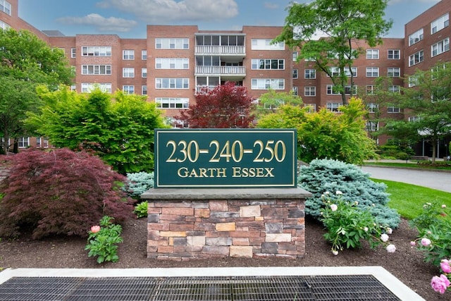 240 Garth Rd Unit 2G2, Scarsdale, NY 10583 - view of community sign