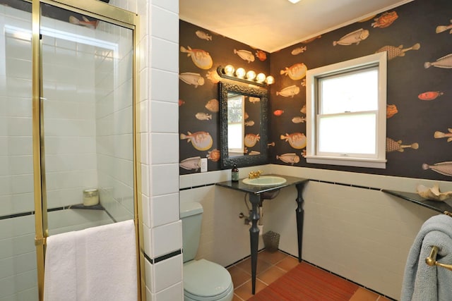 605 Dutch Hill Rd, Call Listing Agent, NY 12776 - bathroom featuring toilet, wainscoting, a sink, tiled shower, and wallpapered walls