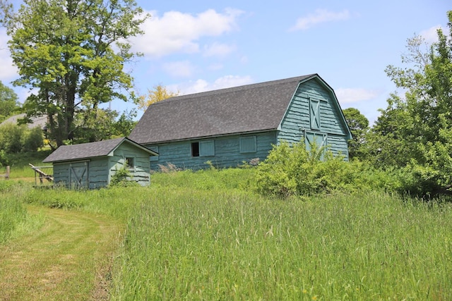 605 Dutch Hill Rd, Call Listing Agent, NY 12776 - view of side of home featuring a barn, a shingled roof, and a gambrel roof