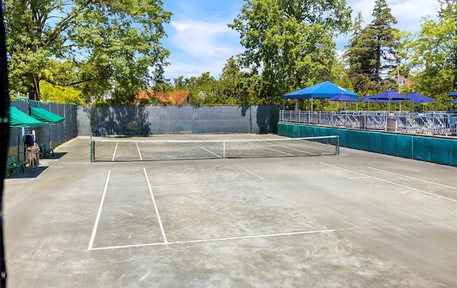 42-30 Douglaston Pkwy Unit 7H, Douglaston, NY 11363 - view of tennis court