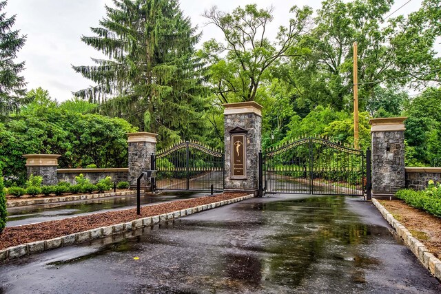 172 Hegemans Ln, Old Brookville, NY 11545