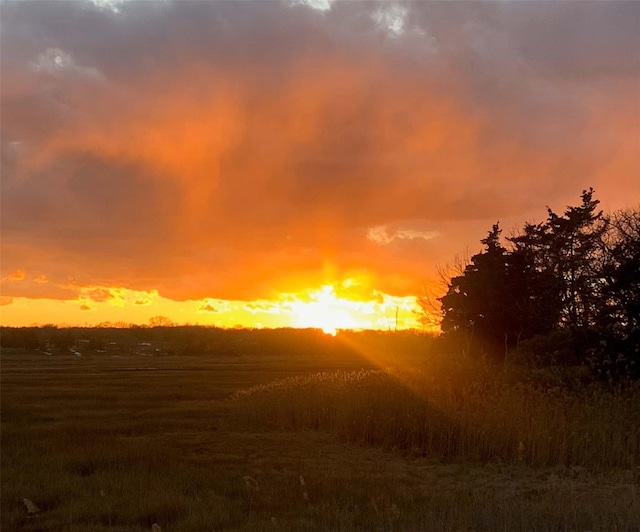 3 Makamah Beach Rd, Northport, NY 11768 - view of nature at dusk