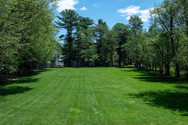 1 Berkley Ct, Briarcliff Manor, NY 10510 - view of grassy yard