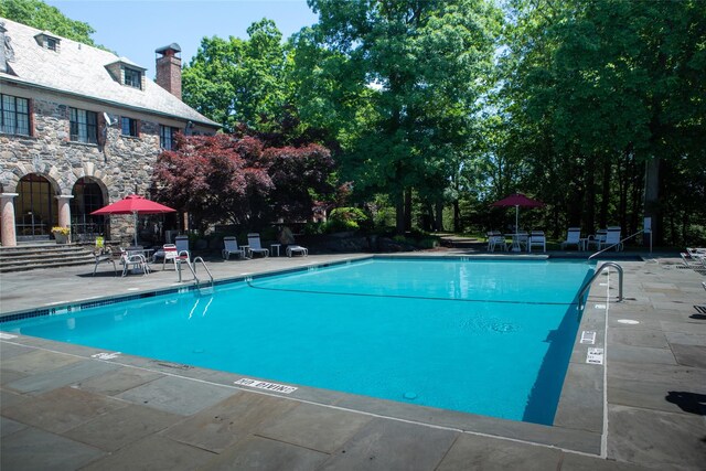 1 Berkley Ct, Briarcliff Manor, NY 10510 - community pool with a patio