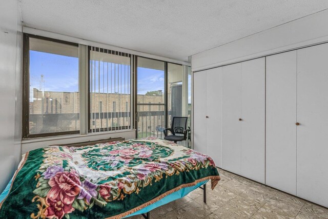 152-18 Union Tpke Unit 4G, Flushing, NY 11367 - bedroom featuring a textured ceiling and a closet