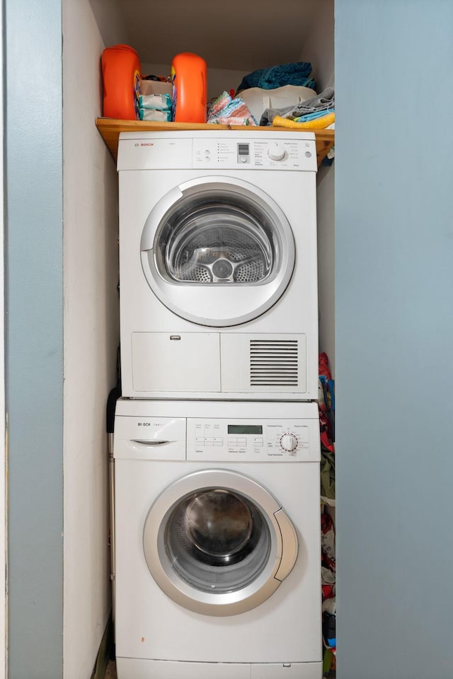 102 Bradhurst Ave Unit 906, New York Manhattan, NY 10039 - laundry room with estacked washer and dryer