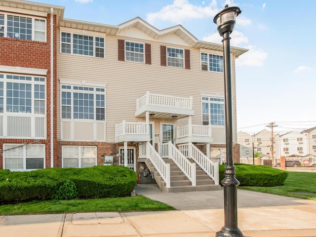 105 Surf Dr Unit 25, Bronx, NY 10473 - view of front of home