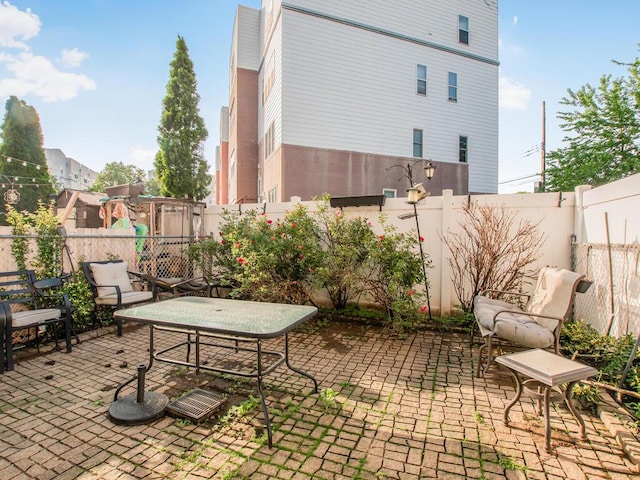 105 Surf Dr Unit 25, Bronx, NY 10473 - fenced backyard with a patio area