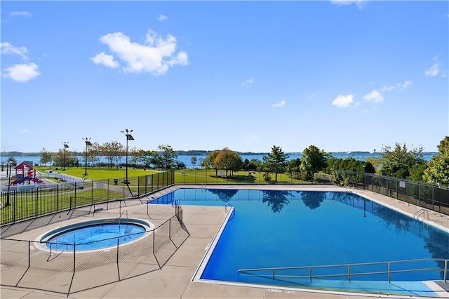105 Surf Dr Unit 25, Bronx, NY 10473 - community pool with a hot tub and a patio area
