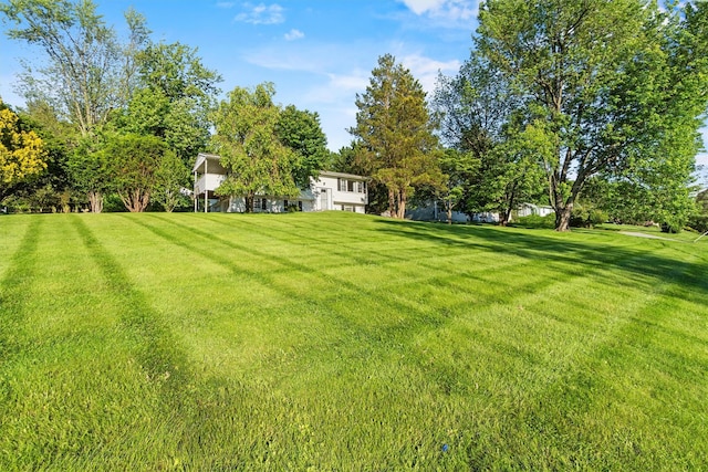 37 Lakeview Rd, Carmel, NY 10512 - view of green lawn