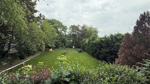 208 Centre Ave Unit 2J, New Rochelle, NY 10805 - view of grassy yard