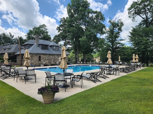 6 Chippewa Ct, Suffern, NY 10901 - community pool featuring a patio