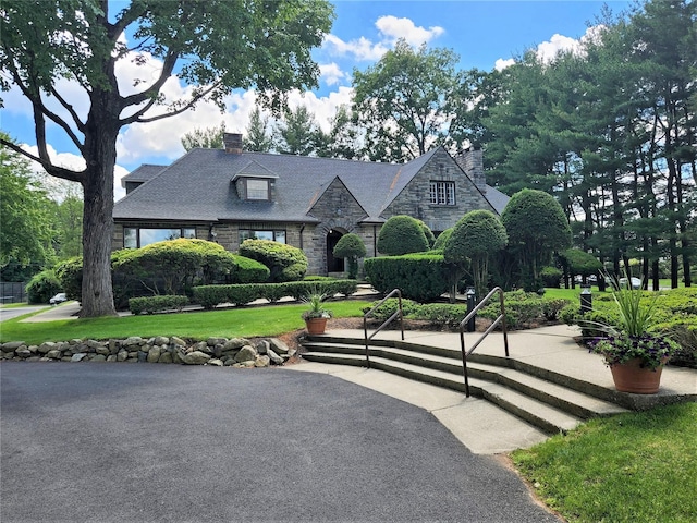 6 Chippewa Ct, Suffern, NY 10901 - view of front of property with stone siding, a chimney, and a front yard