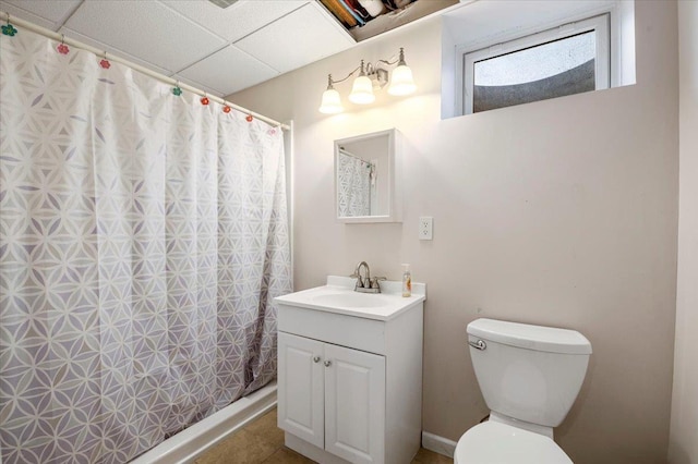 12 Midwood Pl, Farmingville, NY 11738 - bathroom with vanity, toilet, a shower with shower curtain, and a drop ceiling