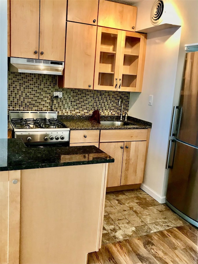 150-38 Union Tpke Unit 4D, Flushing, NY 11367 - kitchen with under cabinet range hood, appliances with stainless steel finishes, tasteful backsplash, baseboards, and light brown cabinetry