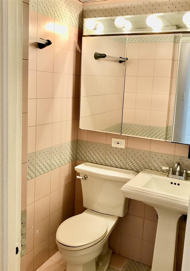 150-38 Union Tpke Unit 4D, Flushing, NY 11367 - bathroom with tile walls, toilet, tile patterned flooring, and backsplash