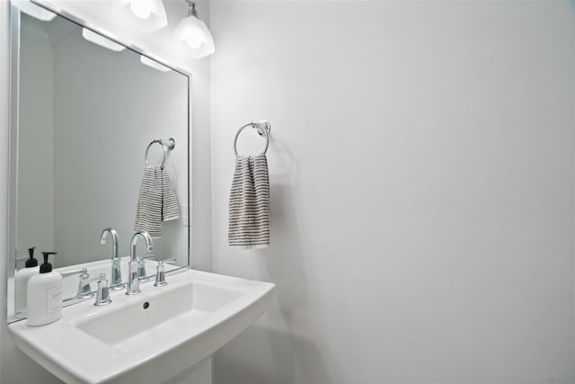 5 Rose Ln, Rye Brook, NY 10573 - bathroom featuring a sink