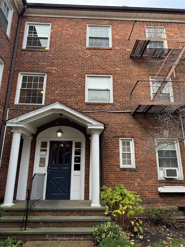 10 Welwyn Rd Unit 3E, Great Neck, NY 11021 - property entrance with brick siding