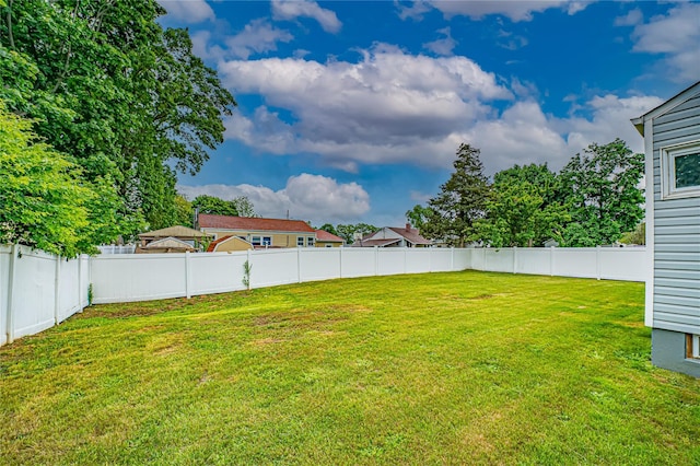 51 Franklin St, Brentwood, NY 11717 - view of yard