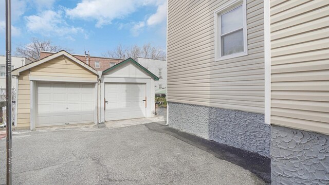 2825 Wellman Ave, Bronx, NY 10461 - view of detached garage