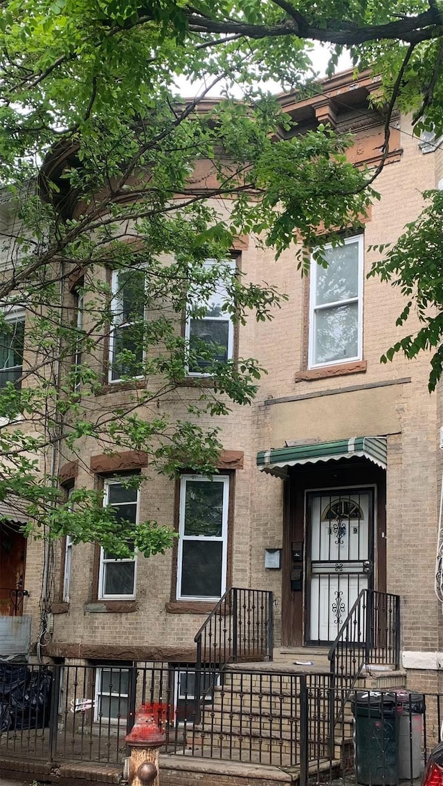 199 Lincoln Ave, Brooklyn, NY 11208 - view of front of home featuring brick siding and a fenced front yard